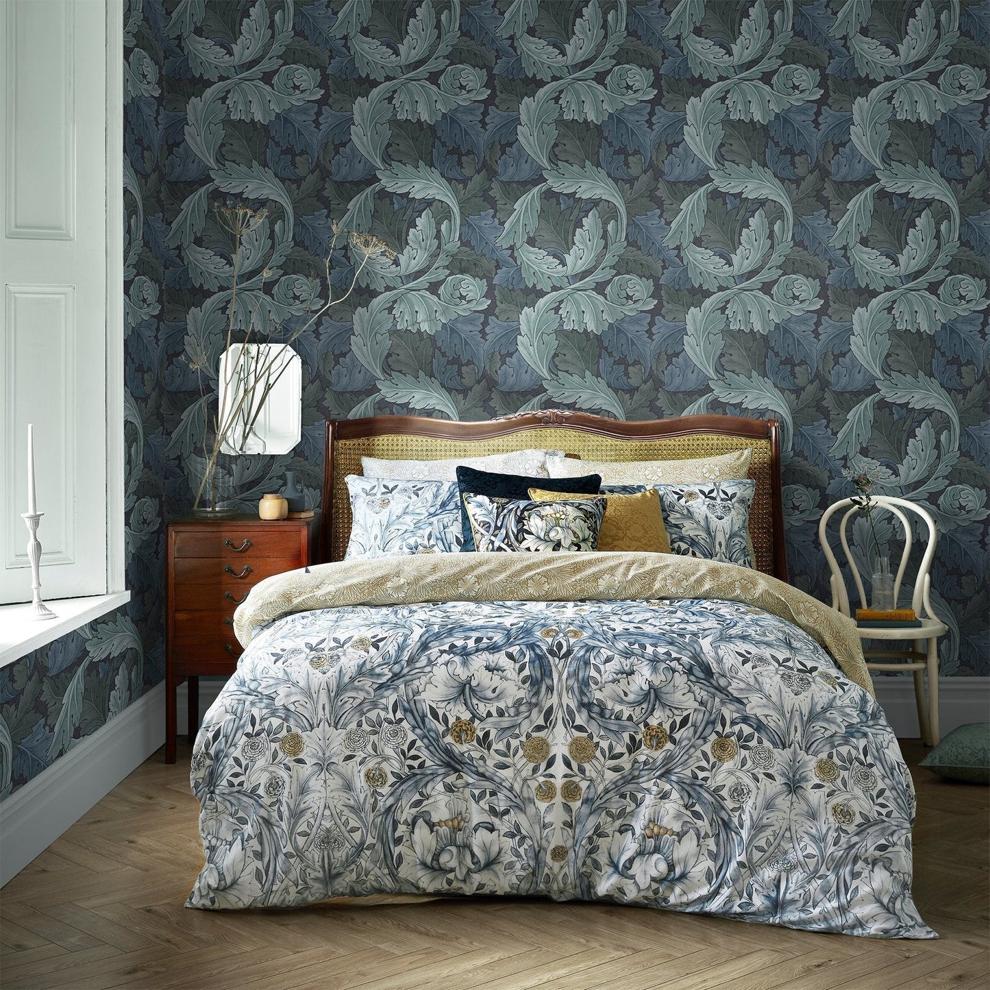 Acanthus Wallpaper - Blue - William Morris AH