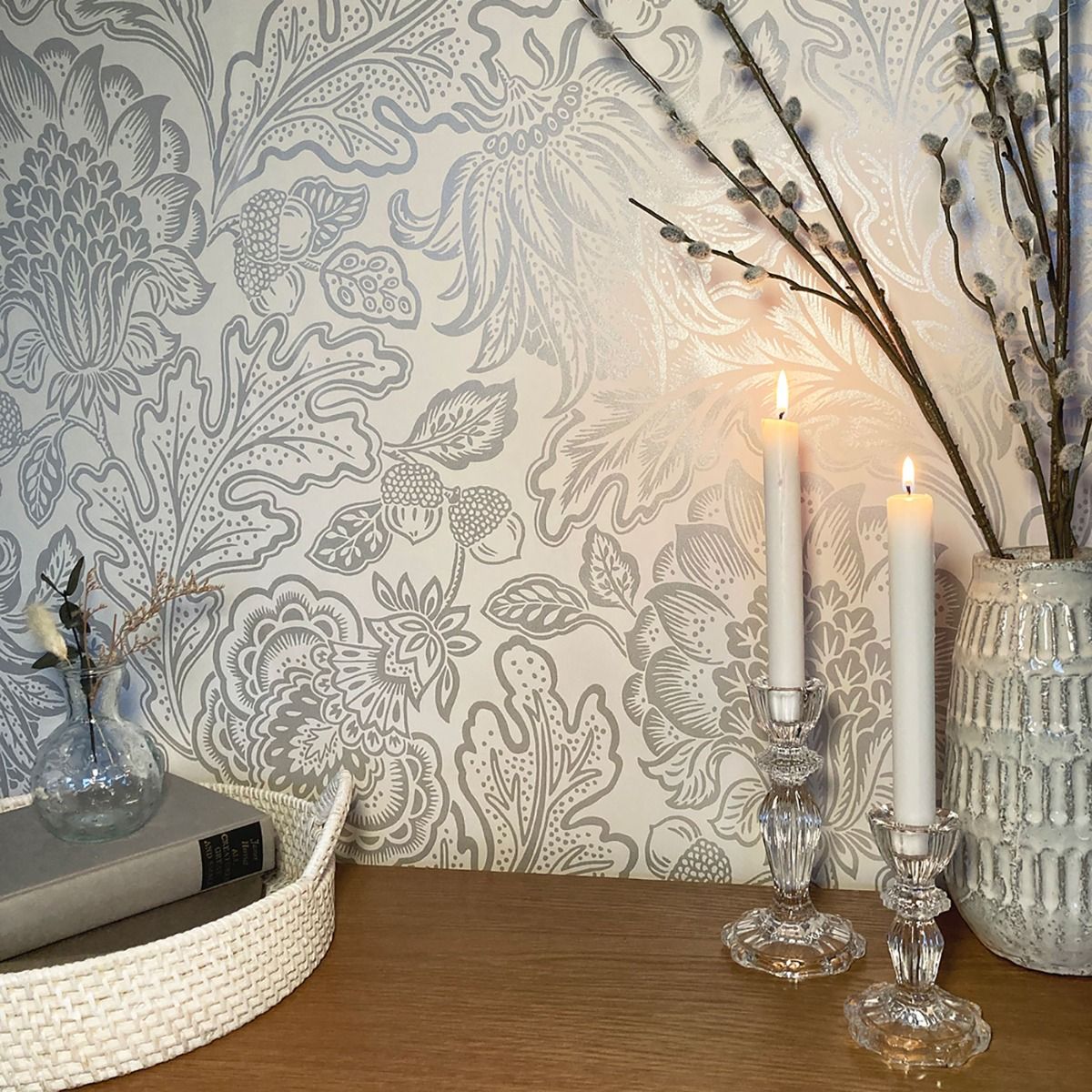 Fernhurst Floral Trail Wallpaper - Silver - Belgravia