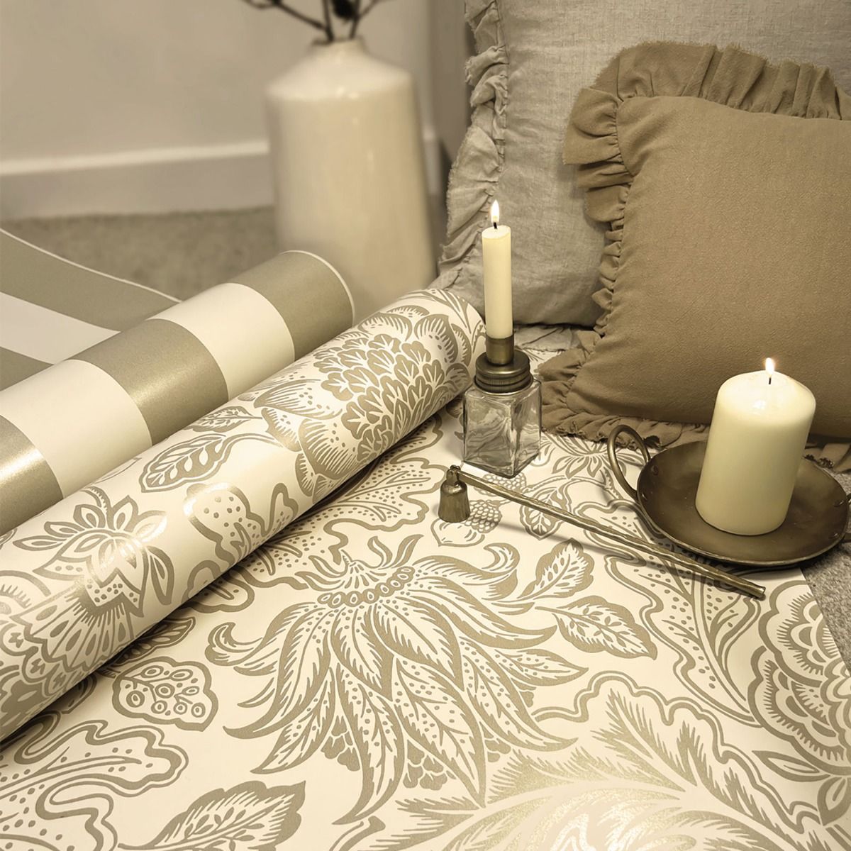 Fernhurst Floral Trail Wallpaper - Beige - Belgravia
