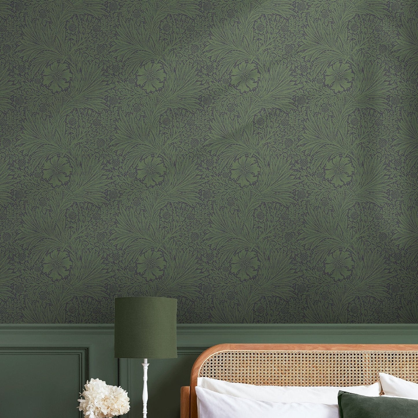 Marigold Fibrous Wallpaper - Green - William Morris AH