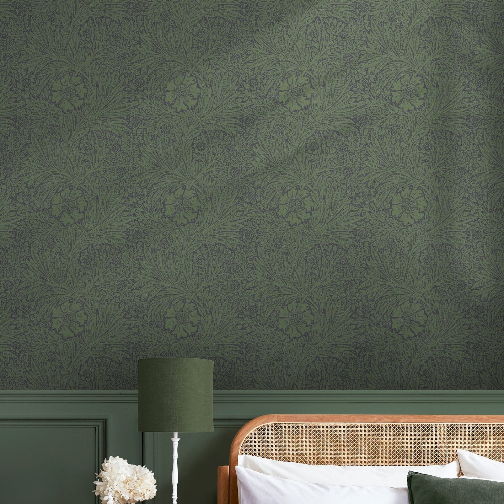 Marigold Fibrous Wallpaper - Green - William Morris AH